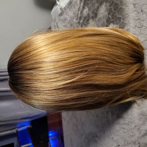 Lace Front wig, Feathered style